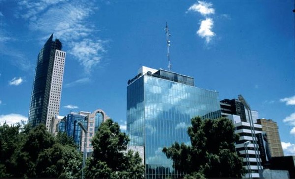 世界上海拔最高的都市区，名字与国家相同的城市