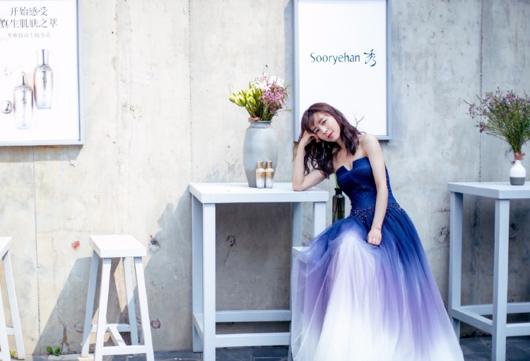 张静初优雅写真，成熟美人魅力