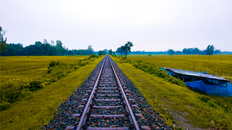 漂亮的铁轨沿途风景