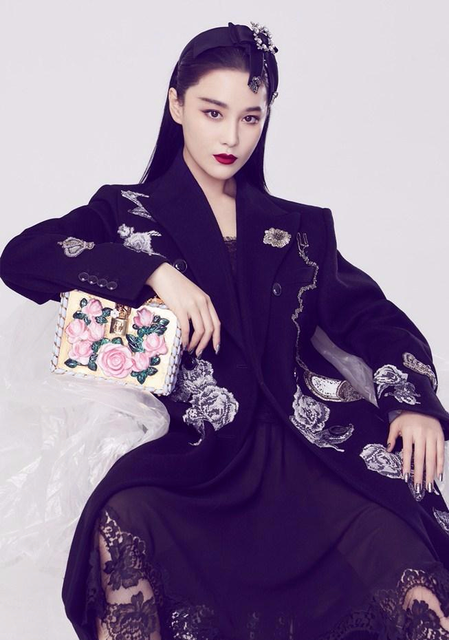 张馨予杂志封面写真 尽显御姐女神范