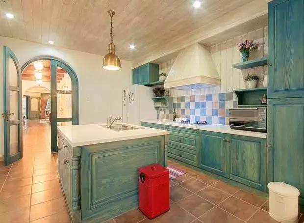 浪漫优雅神秘的蓝色风，放在厨房太合适了！