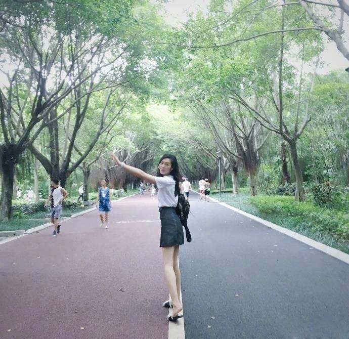 大表姐刘雯为你示范正确的旅行拍照姿势