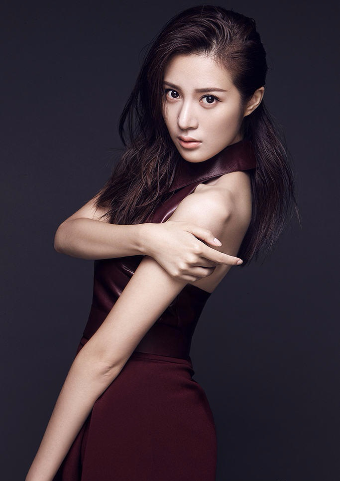 邬靖靖轻熟女风格写真 魅惑撩人性感女神范十足