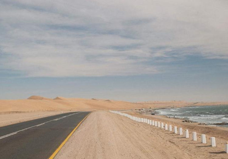 这个沙漠超诡异 有百亿吨水却几乎寸草不生