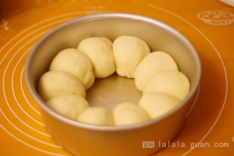 这样做的小面包不仅颜值好，味道更没得说，当早餐或下午茶都很赞