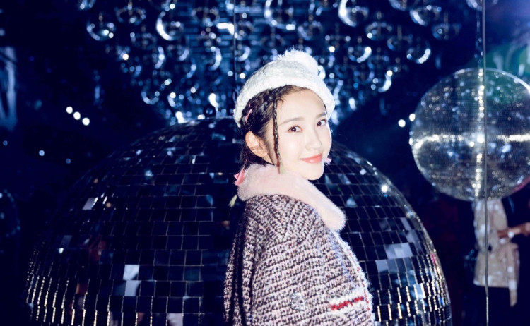 唐艺昕巴黎大片 甜美小清新少女气息