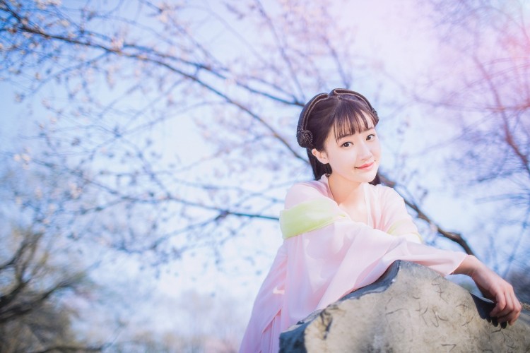 清纯刘海古装裙美女 清新活泼有少女气质