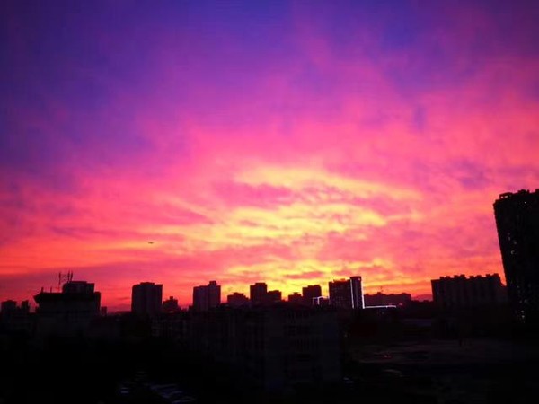 北京出现罕见晚霞，朋友圈被疯狂刷屏！