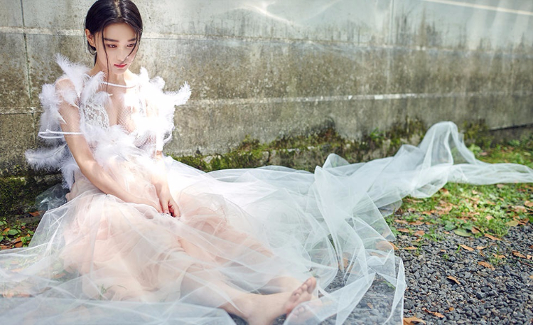 张馨予清新纯美的仙气图片 忧郁眼神惹人怜