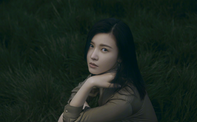 杨子姗恬静文艺写真
