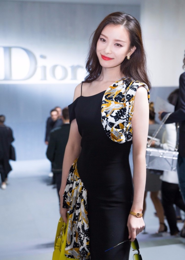 倪妮百变写真 时而性感时而清纯