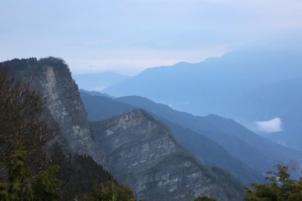 台湾：阿里山之云兴霞蔚与耀眼日出
