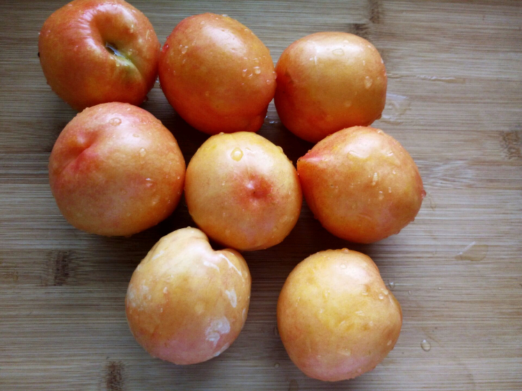 黄桃营养丰富，夏日吃补充维生素，清凉解渴！