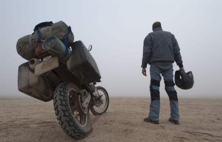 这个沙漠超诡异 有百亿吨水却几乎寸草不生