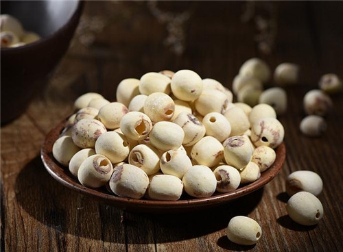 夏季心火旺怎么调理 快来碗莲子龟苓膏清火