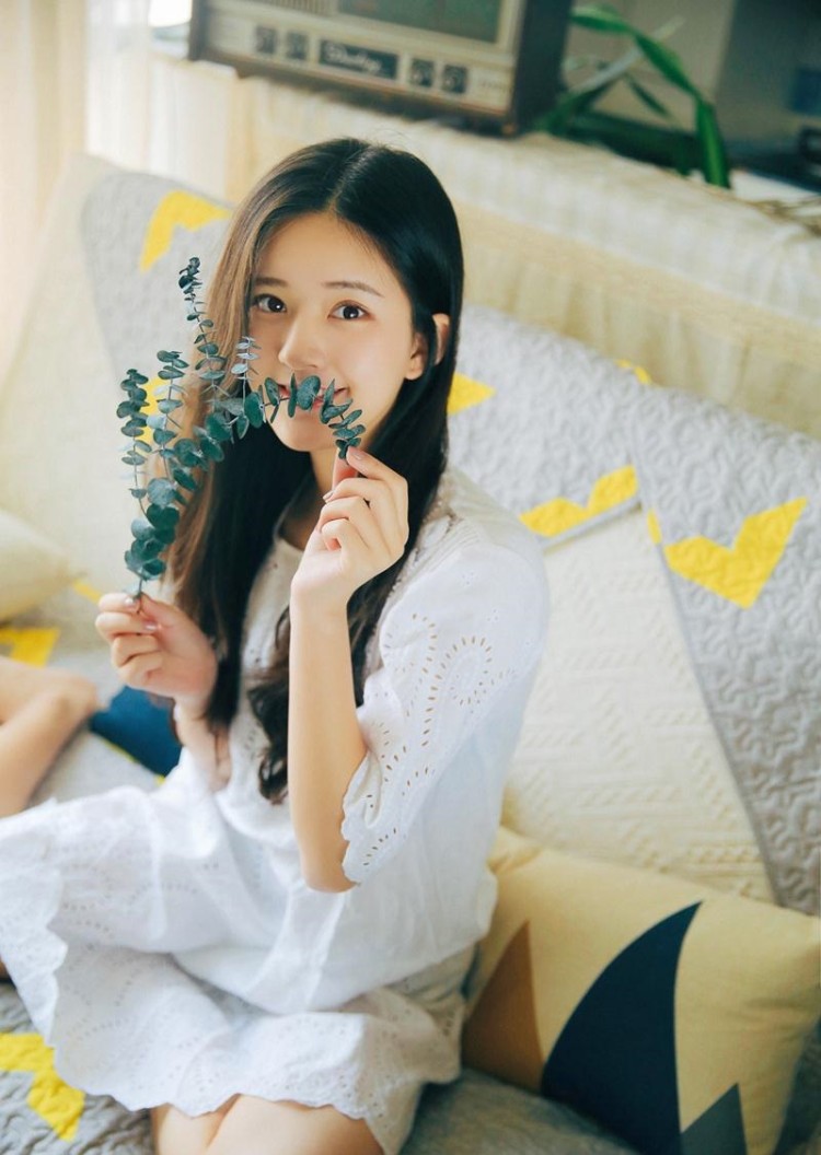 甜美笑容演绎清新自然风