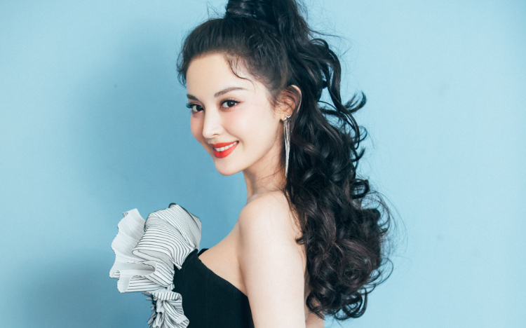 古力娜扎甜美俏丽写真