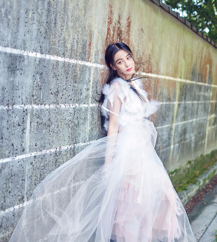 张馨予清新纯美的仙气图片 忧郁眼神惹人怜