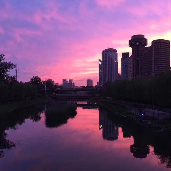 北京出现罕见晚霞，朋友圈被疯狂刷屏！