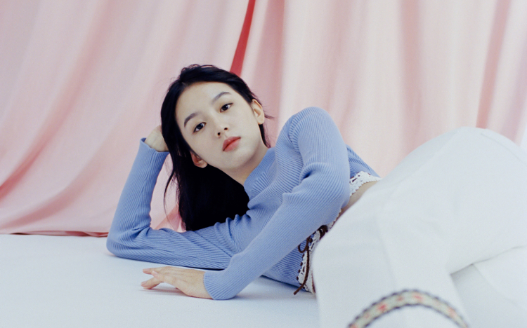 周也清秀甜美写真