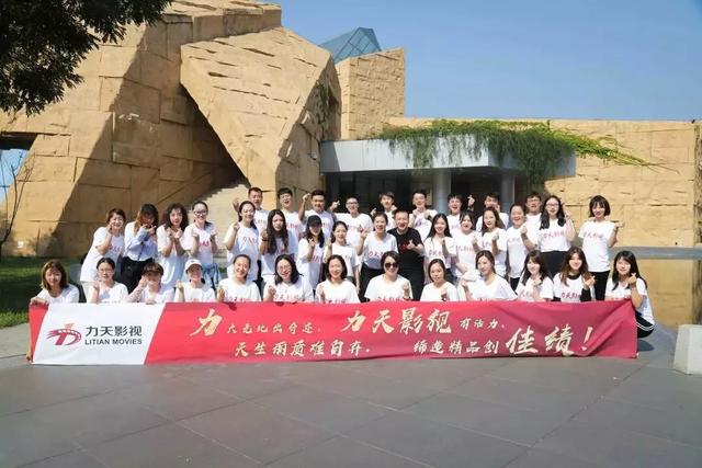 第一天就暴跌37%，这家影视公司咋上的市？5亿待收欠款比营收还高