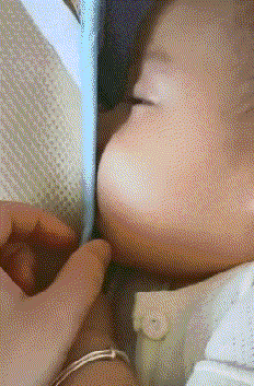 搞笑GIF：这一脚下去，感觉这位小哥肯定是一脸懵圈