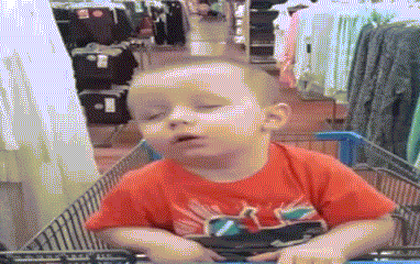 搞笑GIF：单身久了，看自己都觉得迷人