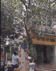 搞笑GIF：手机表示看不下去了