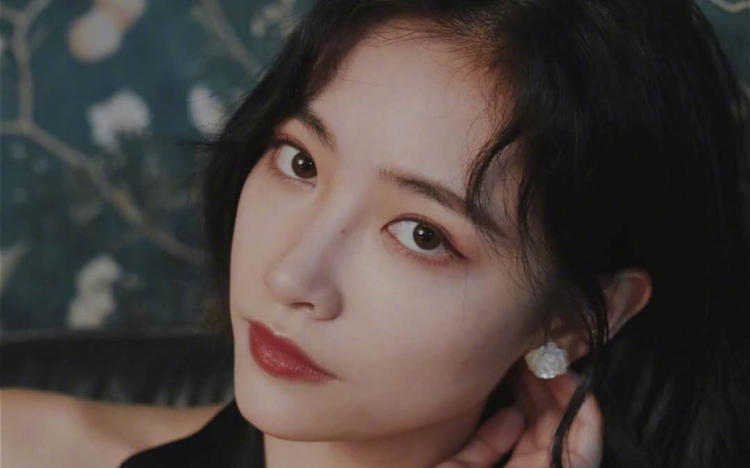 许佳琪印花旗袍性感写真