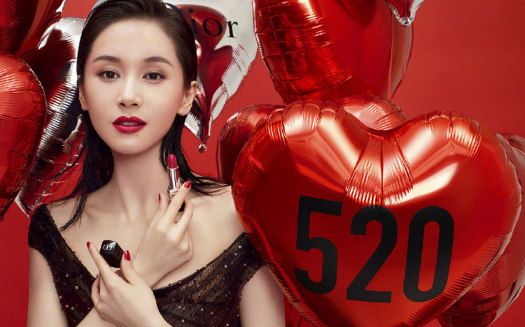 王子文一字肩黑裙性感写真