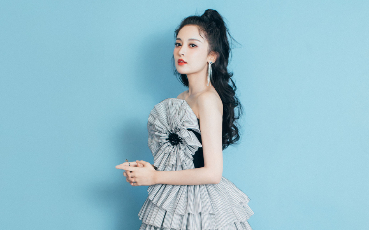 古力娜扎甜美俏丽写真