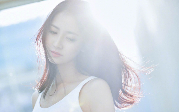 陈钰琪清新淡雅写真