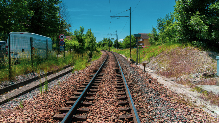 漂亮的铁轨沿途风景