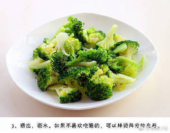 西兰花最简单的做法：味道超棒，主要还有美容抗癌作用。喜欢西兰花的人一定要试试看鸭~
