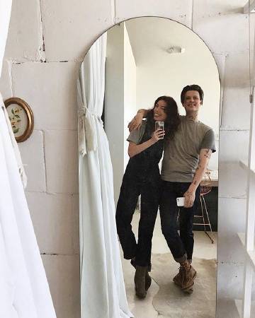 人的一生会遇见2920万人，两人相爱的概率是0.000049，能遇到就别轻易说放弃。