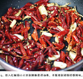 【辣子鸡】辣椒在前，鸡肉在后，吃一口就停不下来！