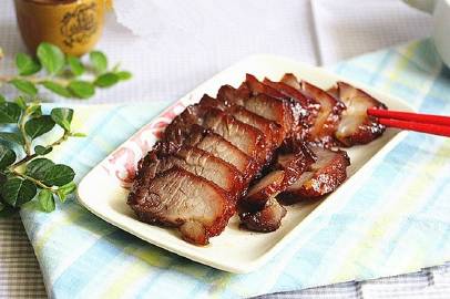 【叉烧肉】自己用电饭煲做叉烧肉，简单快捷，肉嫩不柴，咸味甜度刚刚好 #暖冬美食日记#