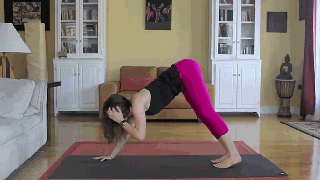 【午睡醒来以后，做一组运动激活身体吧～】要想下午工作有活力，运动少不了[加油]！ #健康一夏#