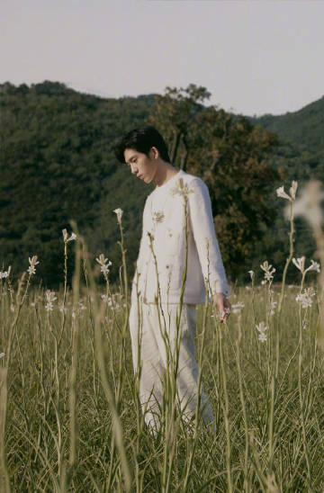 井柏然 安静的花田少年?