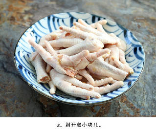 【泡椒凤爪】做法简单，闲暇的时候可以充当小零食。 #辣哭也要吃的美食#