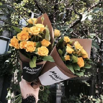 出去走走，看看不同的风景，接触不同的人和事，你会发现，你的烦恼原来是那么微不足道。