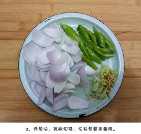 【洋葱炒牛肉】洋葱脆嫩爽口，牛肉鲜香，很好的下饭菜！