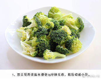 西兰花最简单的做法：味道超棒，主要还有美容抗癌作用。喜欢西兰花的人一定要试试看鸭~
