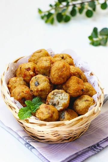 外酥里嫩的炸藕丸，一吃就停不下来~