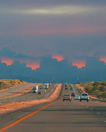 “去找一个像太阳一样的人，帮你晒晒所有不值一提的迷茫。”