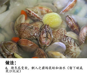 味道咸鲜的花蛤冬瓜汤，用了煮蛤蜊的原汤做的，除了盐别不需要加额外的调味料，就味道就鲜美的很！