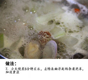 味道咸鲜的花蛤冬瓜汤，用了煮蛤蜊的原汤做的，除了盐别不需要加额外的调味料，就味道就鲜美的很！