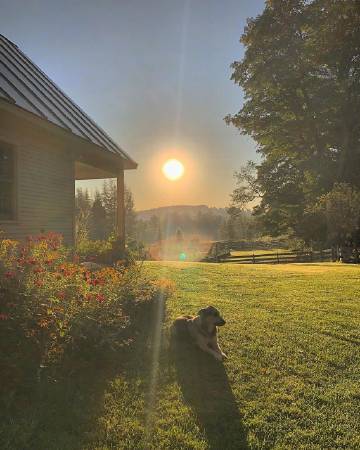 想办法努力赚钱 而不是费尽心思努力省钱 再愤怒也不要大吼大叫 时刻保持冷静 结交有趣的人 做有趣的事.