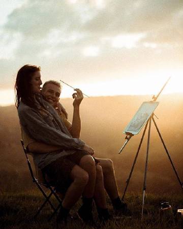 人的一生会遇见2920万人，两人相爱的概率是0.000049，能遇到就别轻易说放弃。