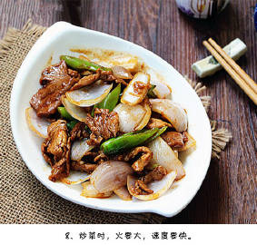 【洋葱炒牛肉】洋葱脆嫩爽口，牛肉鲜香，很好的下饭菜！